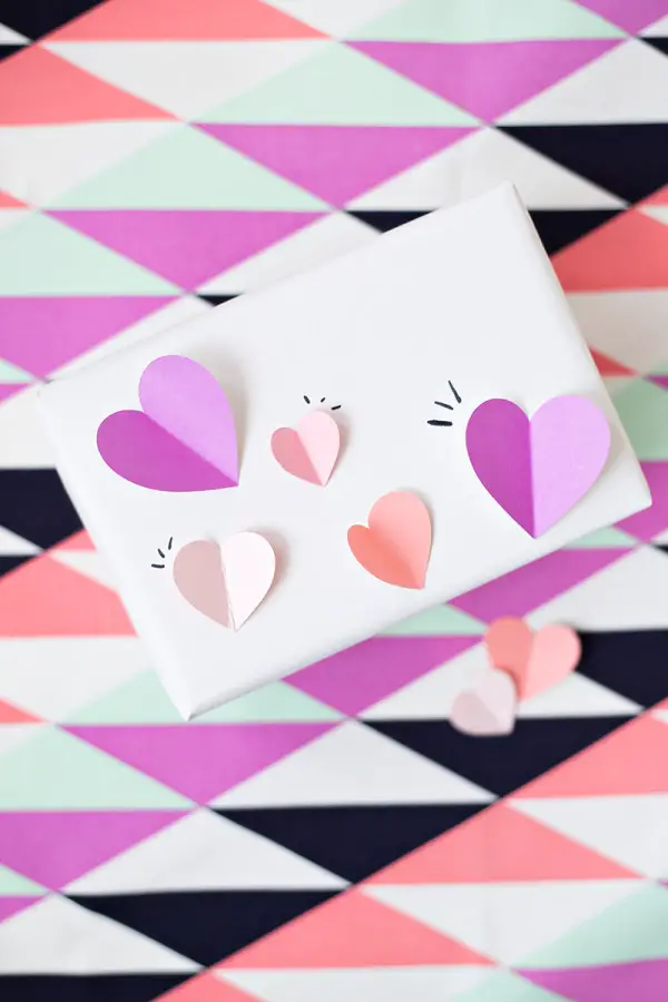 30-diy-3d-heart-gift-wrap