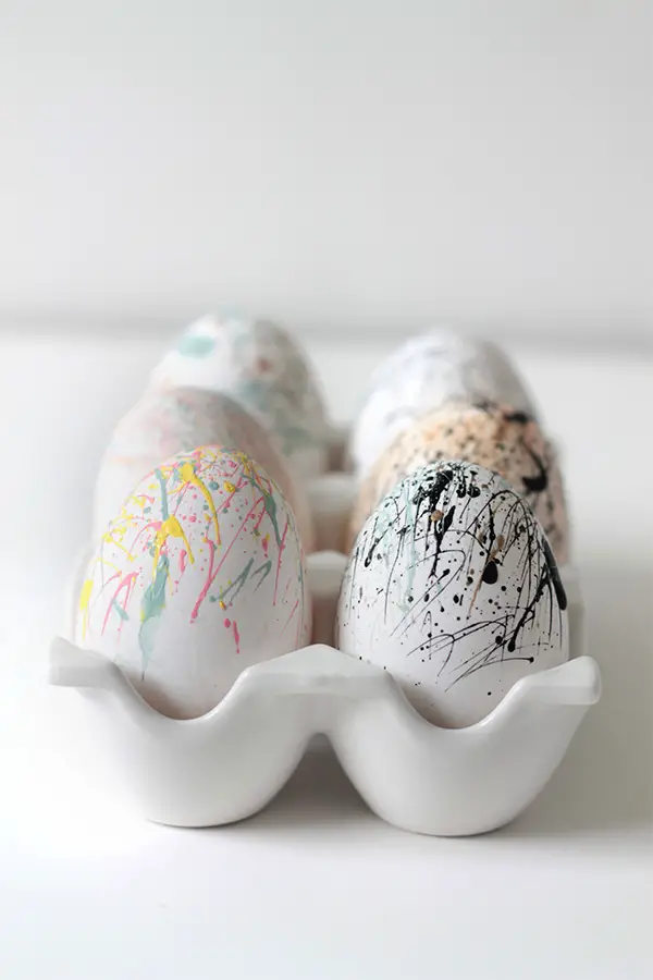 diyholiday paint splattered easter eggs