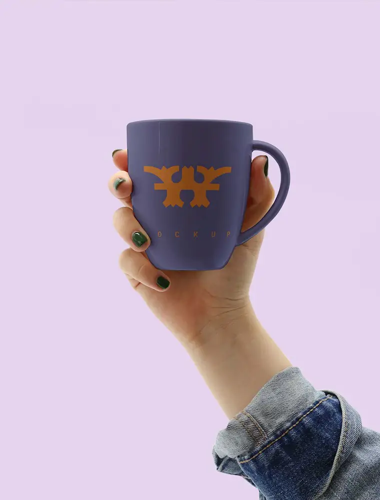 free hand holding mug mockup psd