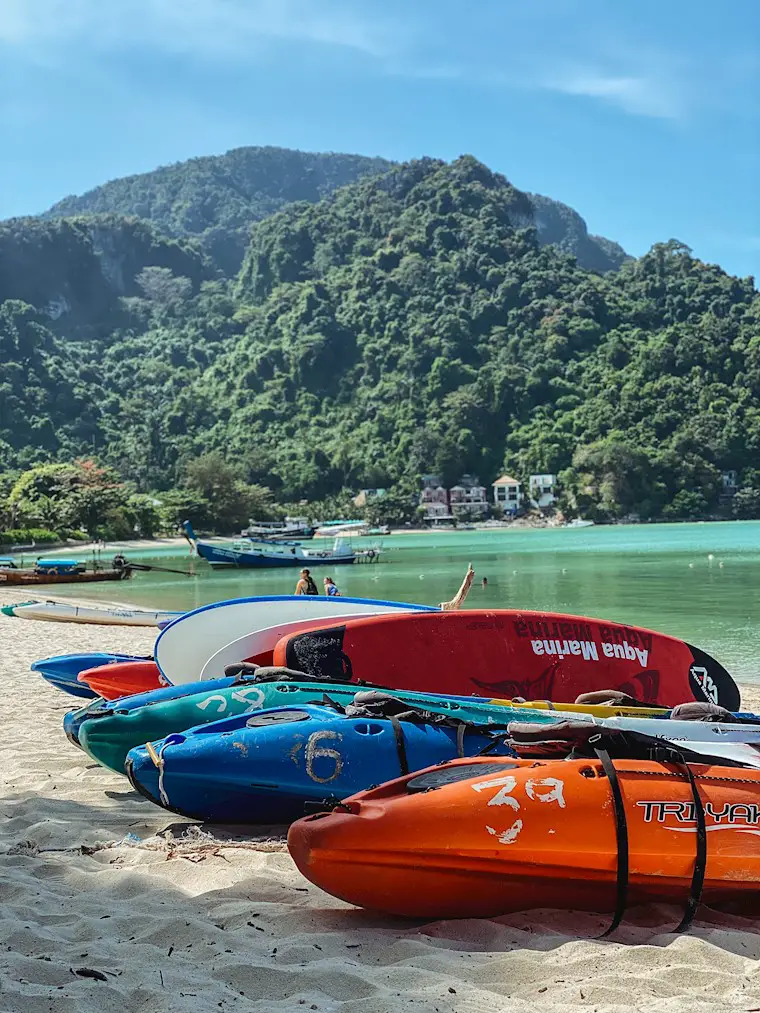 boats phi phi island