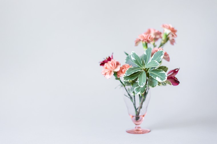 bouquet in the white room wallpaper