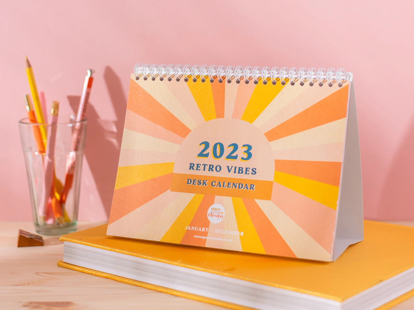 2023 desk calendar a5 retro vibes free